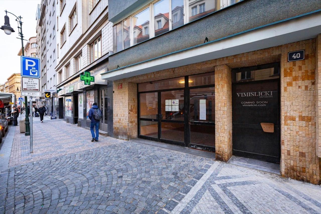Quiet & Cozy Apartment/ Balcony / Popular Location * Praha