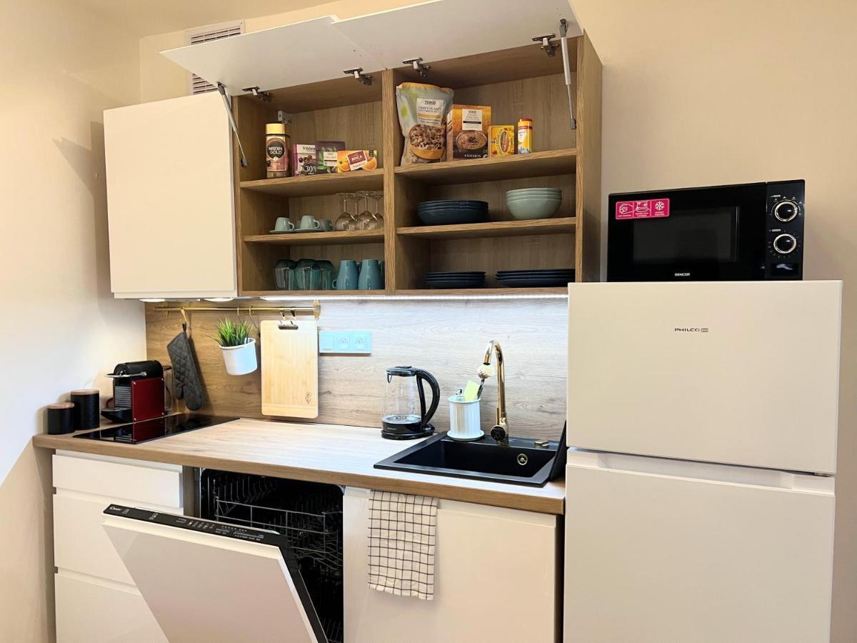 Quiet & Cozy Apartment/ Balcony / Popular Location * Praha