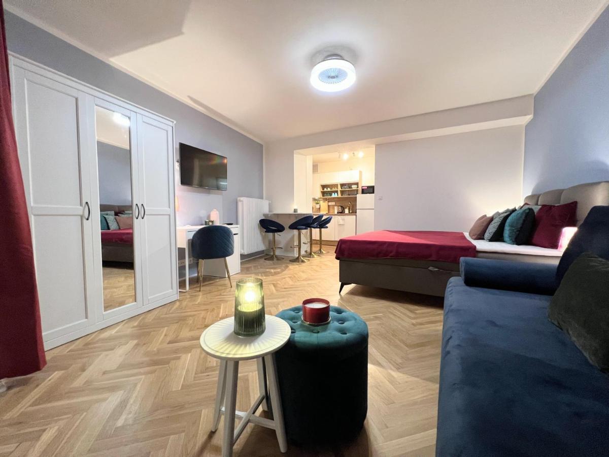 Quiet & Cozy Apartment/ Balcony / Popular Location Praha